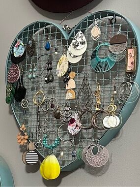 Pair of Heart-Shaped Wire Earring Holders - Light Blue